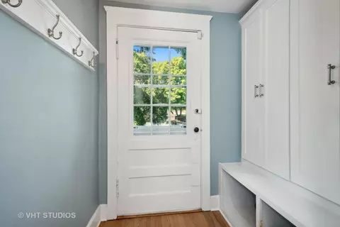Entry Way - 2731 Harrison St, Evanston, IL 60201 photo 3 of 4