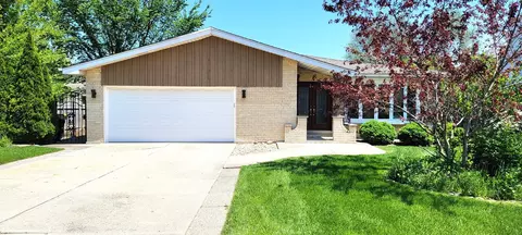 9243 Knight Ave, Des Plaines, IL 60016