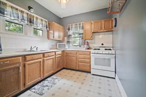 Kitchen - 7 Hale Ct, Normal, IL 61761 photo 2 of 3