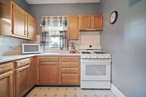 Kitchen - 7 Hale Ct, Normal, IL 61761 photo 3 of 3