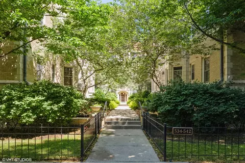 538 W Brompton Ave #1W, Chicago, IL 60657