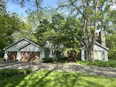 42 W124 Copperwood Ln, Saint Charles, IL 60175