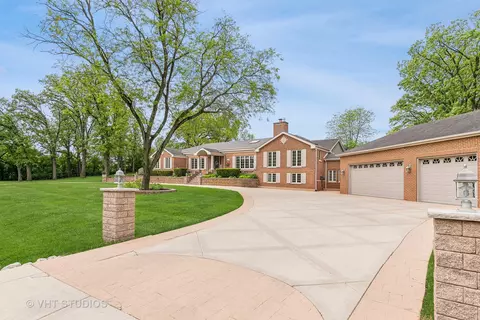 12618 S Pawnee Rd, Palos Park, IL 60464