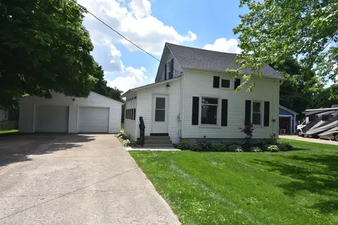 509 W Winthrop St, Earlville, IL 60518