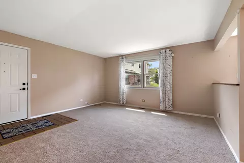 Living - 19510 S 116th Ave #A, Mokena, IL 60448 photo 2 of 3