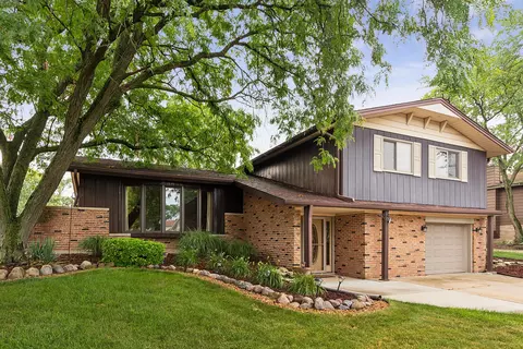 15037 La Palm Dr, Oak Forest, IL 60452