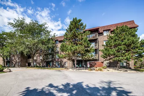 820 Elder Rd #310, Homewood, IL 60430