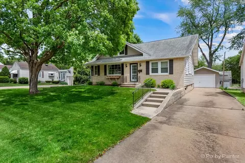 1027 N 8th St, Rochelle, IL 61068