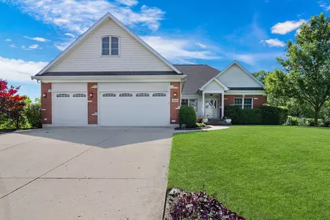 300 Abbey Ln, Antioch, IL 60002