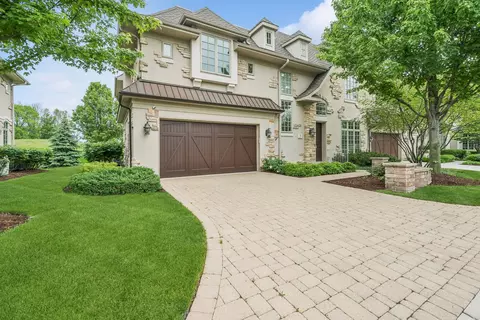 9 Willow Crest Dr #9, Oak Brook, IL 60523