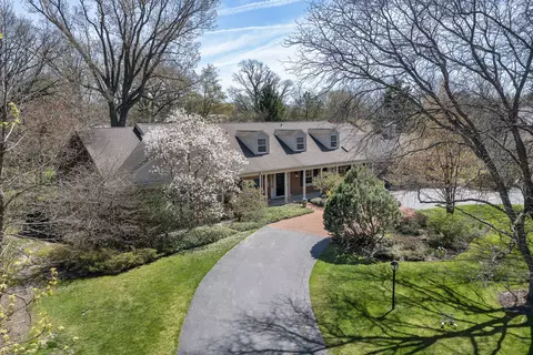 33 Meadowview Dr, Northfield, IL 60093