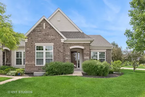 4042 Candlewood Ln, Naperville, IL 60564