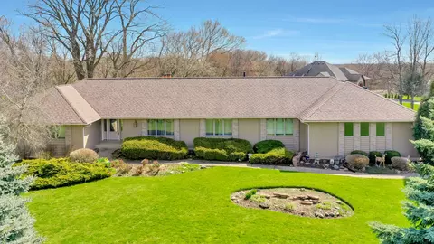 10 N587 Williamsburg Dr, Elgin, IL 60124