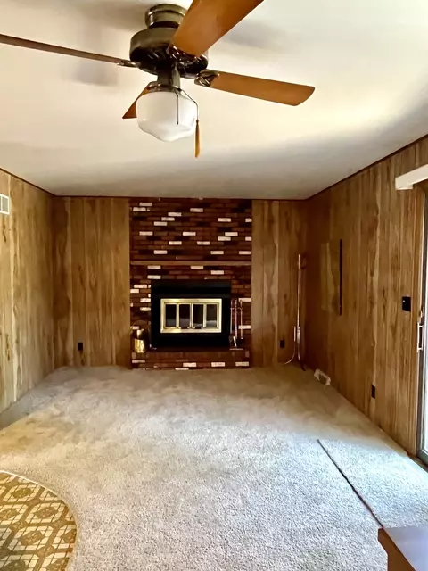 Living - 148 E 3rd St, Depue, IL 61322 photo 2 of 3