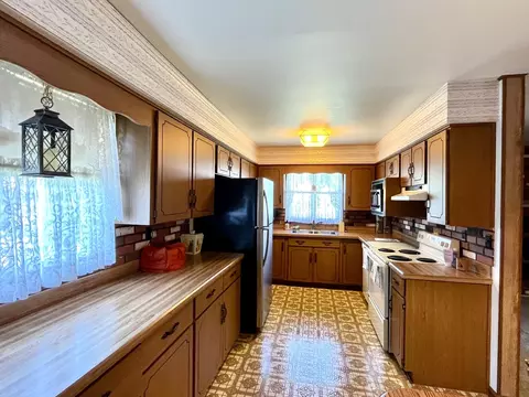Kitchen - 148 E 3rd St, Depue, IL 61322 photo 4 of 6