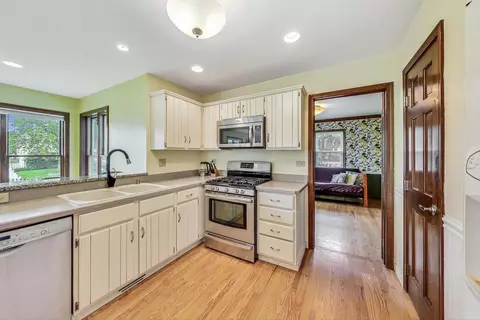 1329 E Bailey Rd, Naperville, IL 60565 photo 3