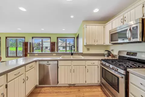 1329 E Bailey Rd, Naperville, IL 60565 photo 4