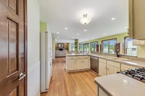 1329 E Bailey Rd, Naperville, IL 60565 photo 5
