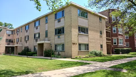 7019 N Ridge Blvd #3D, Chicago, IL 60645