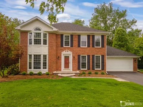 2 S616 White Birch Ln, Wheaton, IL 60189