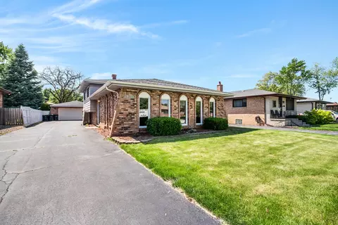 17844 Dekker St, Lansing, IL 60438