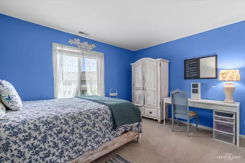 Bedroom - 252 Berkeley Dr, Bolingbrook, IL 60440 photo 2 of 3