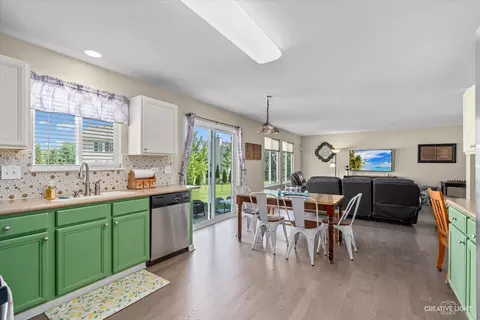 Kitchen - 252 Berkeley Dr, Bolingbrook, IL 60440 photo 1 of 3