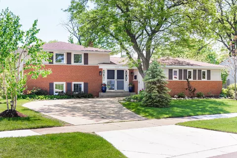 2225 N Champlain St, Arlington Heights, IL 60004