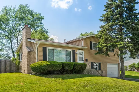 18950 S Willow Ave, Country Club Hills, IL 60478