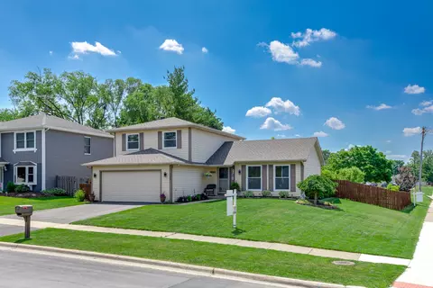 328 Springbrook Ln, Carol Stream, IL 60188