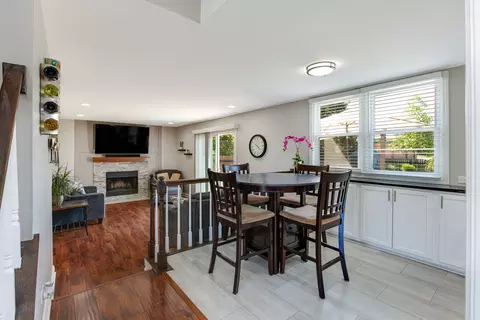 Dining - 328 Springbrook Ln, Carol Stream, IL 60188 photo 3 of 3