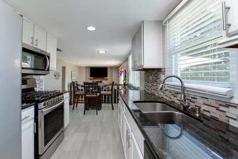 Kitchen - 328 Springbrook Ln, Carol Stream, IL 60188 photo 2 of 2