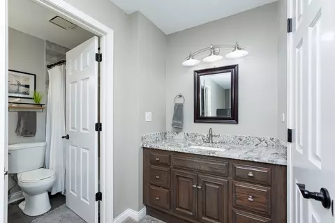 Bath - 328 Springbrook Ln, Carol Stream, IL 60188 photo 2 of 3