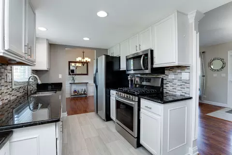 Kitchen - 328 Springbrook Ln, Carol Stream, IL 60188 photo 1 of 2
