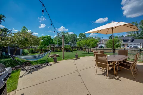 Exterior - 328 Springbrook Ln, Carol Stream, IL 60188 photo 5 of 7