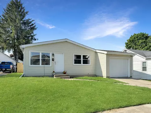 827 W Jefferson Dr, Freeport, IL 61032