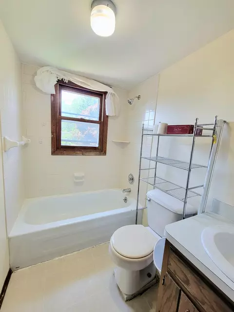 Bath - 23905 W Robert Ave, Plainfield, IL 60544 photo 2 of 2