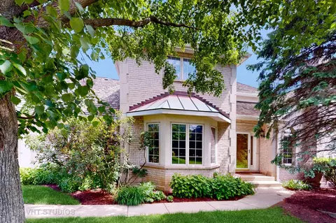 1116 Pine Oaks Cir, Lake Forest, IL 60045