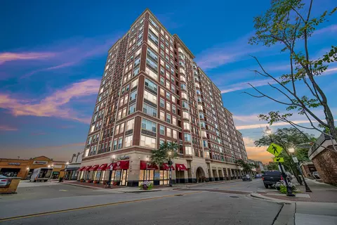 77 S Evergreen Ave #1202, Arlington Heights, IL 60005