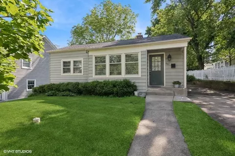 647 S Cook St, Barrington, IL 60010
