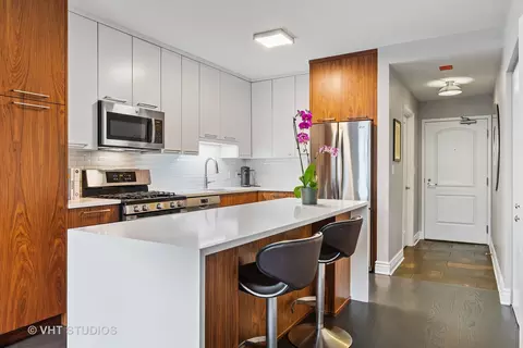 21 W Chestnut St #505, Chicago, IL 60610 photo 5