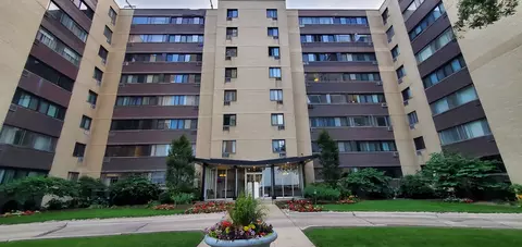 6300 N Sheridan Rd #307, Chicago, IL 60660