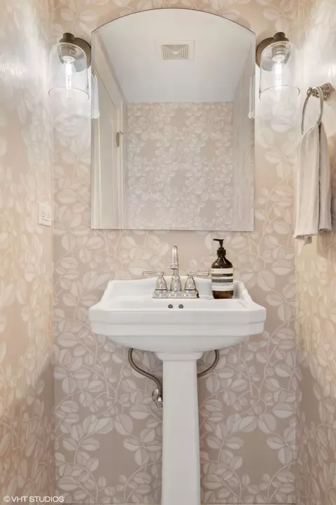 Bath - 152 Bertling Ln, Winnetka, IL 60093 photo 1 of 3