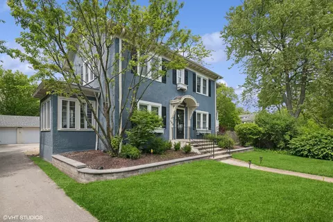 Exterior - 152 Bertling Ln, Winnetka, IL 60093 photo 2 of 6