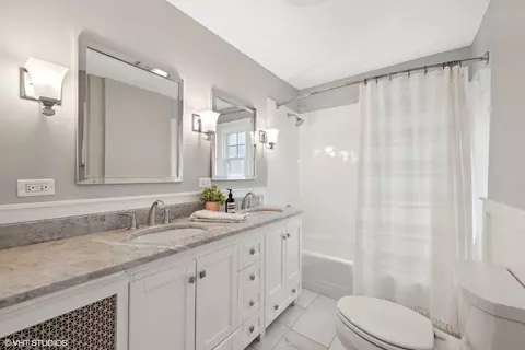 Bath - 152 Bertling Ln, Winnetka, IL 60093 photo 3 of 3