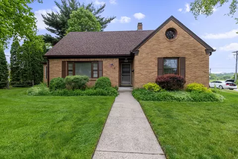 703 27th St, Rockford, IL 61108