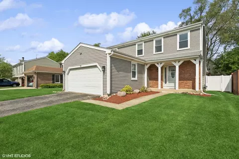 625 Middleton Dr, Roselle, IL 60172