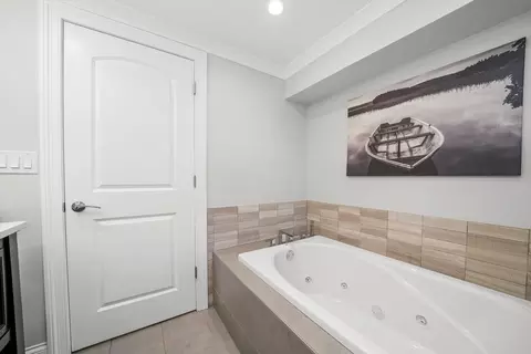 Bath - 3800 Holly Ln, Rolling Meadows, IL 60008 photo 3 of 3