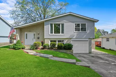 3800 Holly Ln, Rolling Meadows, IL 60008