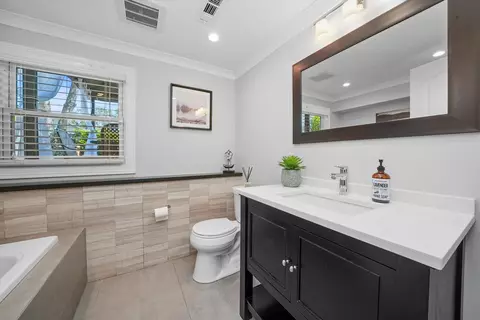 Bath - 3800 Holly Ln, Rolling Meadows, IL 60008 photo 2 of 3